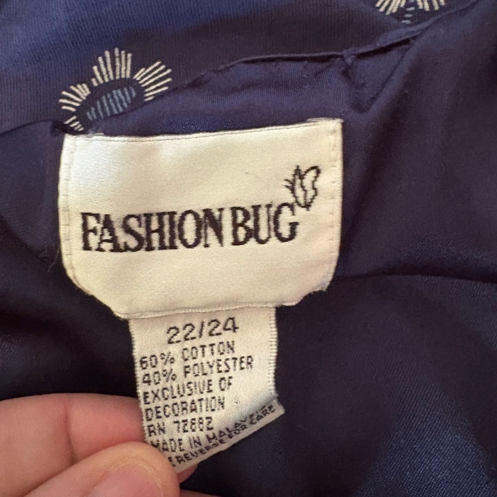 Fashion Bug Womenβs Size 22 / 24 Navy Sleeveless Blouse Floral Y2K Rose Satin - Picture 2 of 15